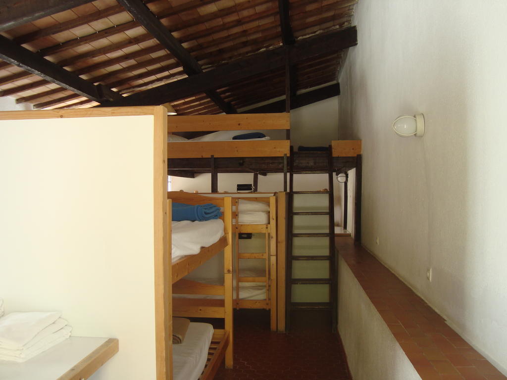 Auberge Des Seguins Buoux Номер фото