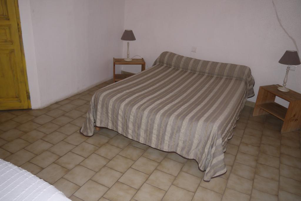Auberge Des Seguins Buoux Номер фото